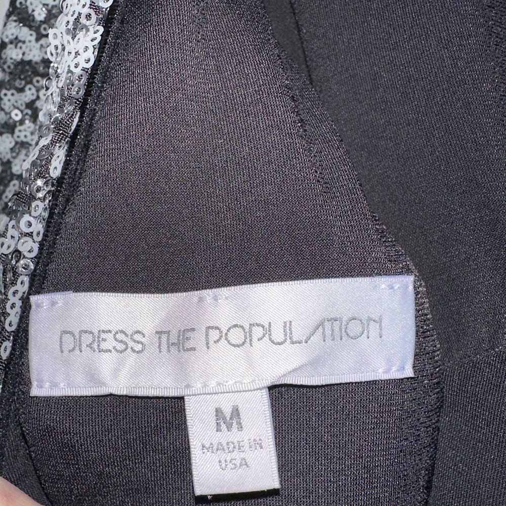 Super flattering and fun dress! - Picture 4 of 5